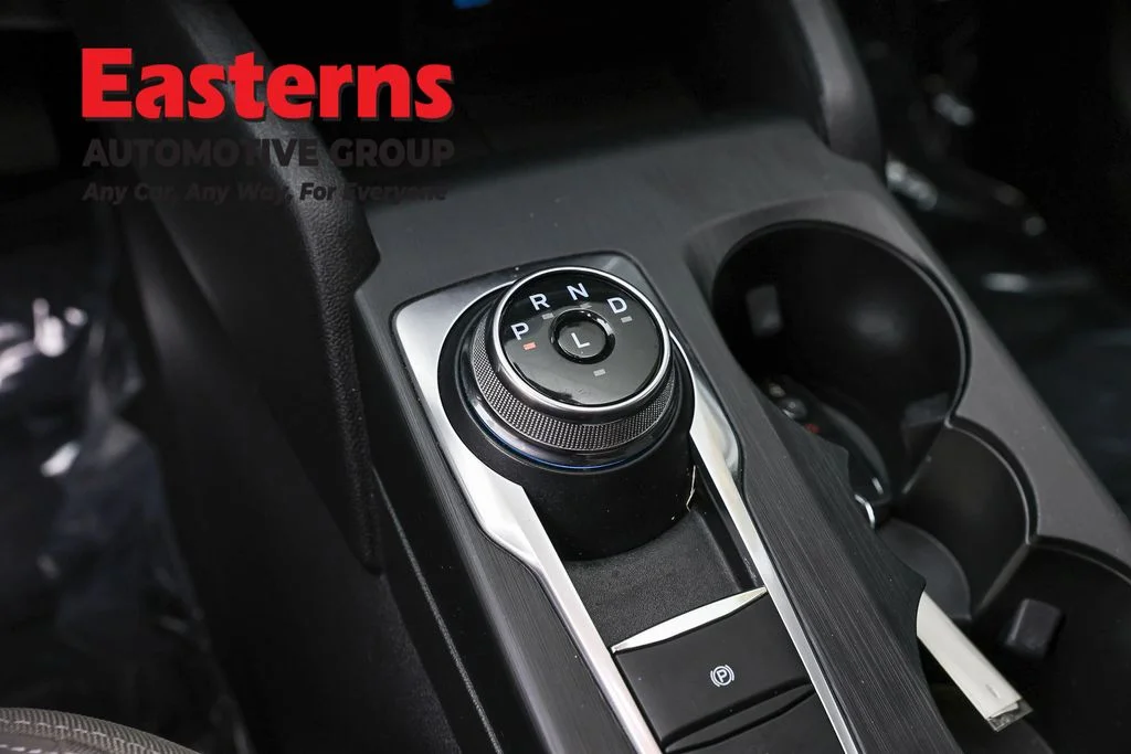 Used 2022 White Ford SE image 13