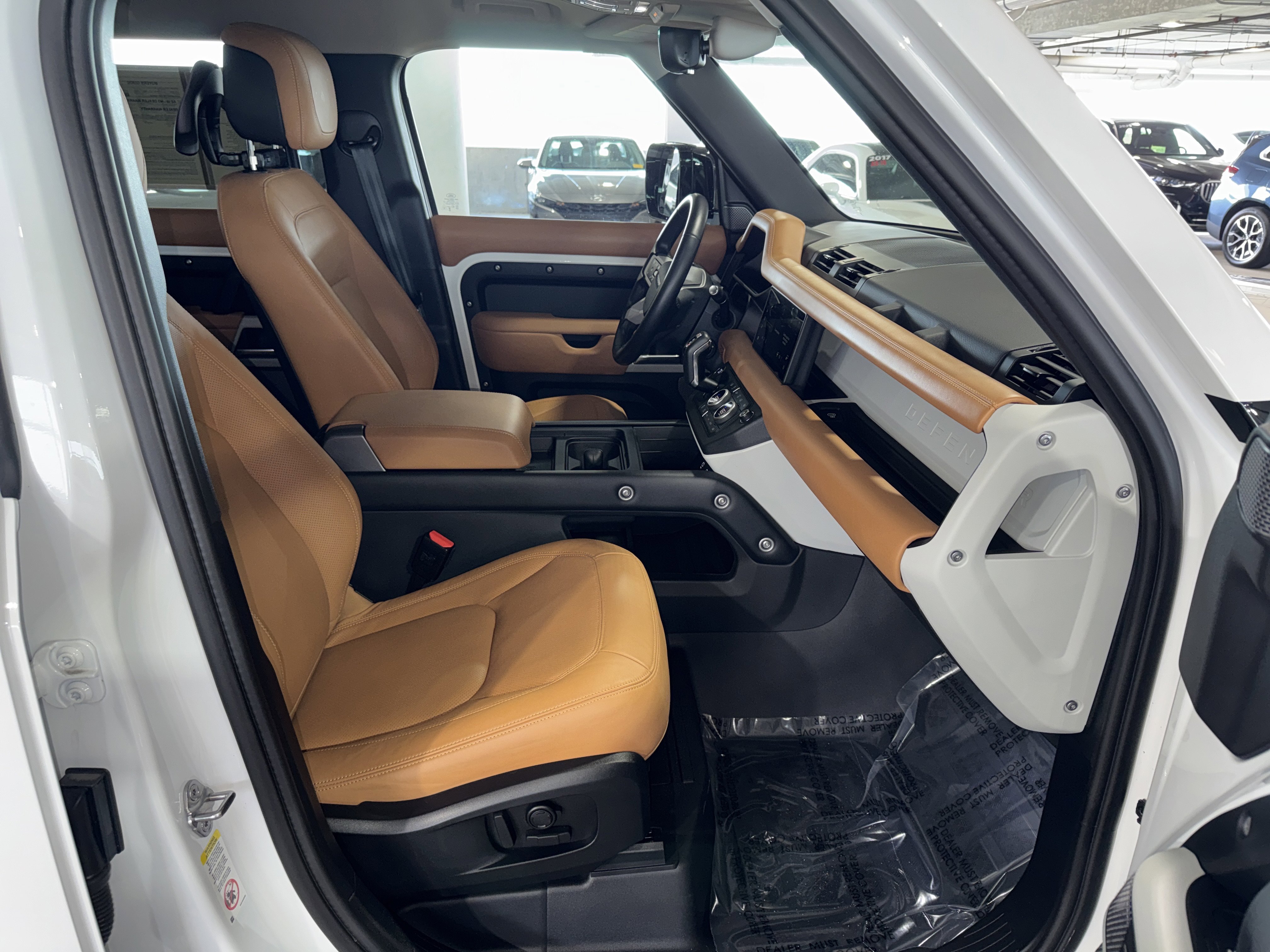 Used 2024 Fuji White Land Rover SE image 10