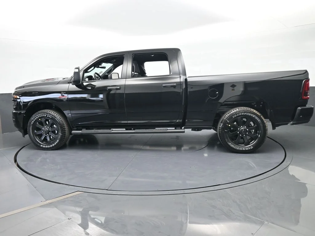 New 2026 Diamond Black Crystal Pearl-Coat Exterior Paint RAM Tradesman image 3