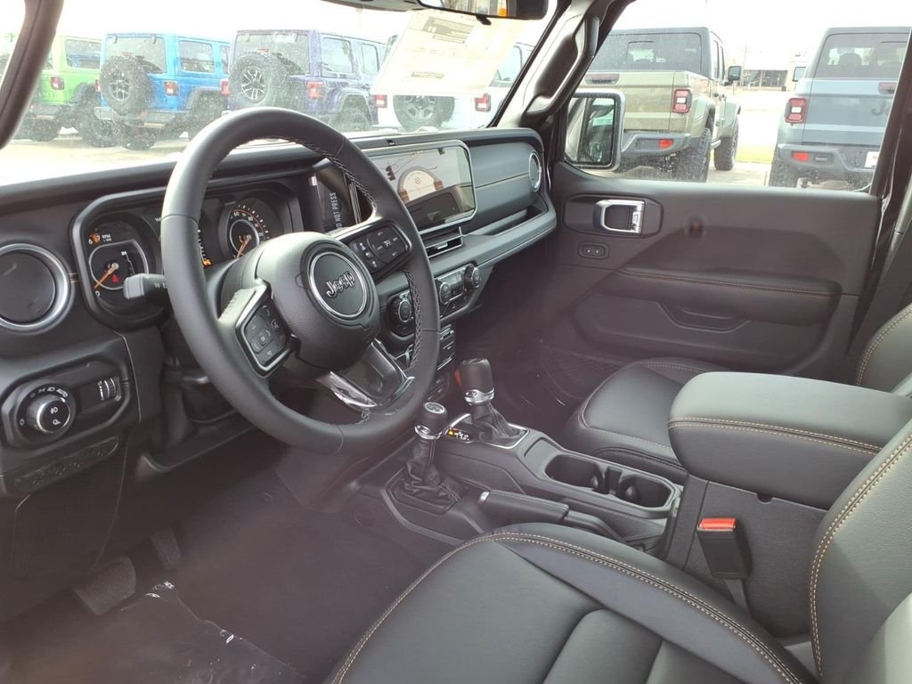 New 2026 Black Clear-Coat Exterior Paint Jeep Sahara image 6