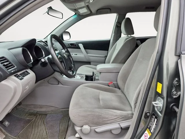 Used 2010 Green Toyota Base image 11