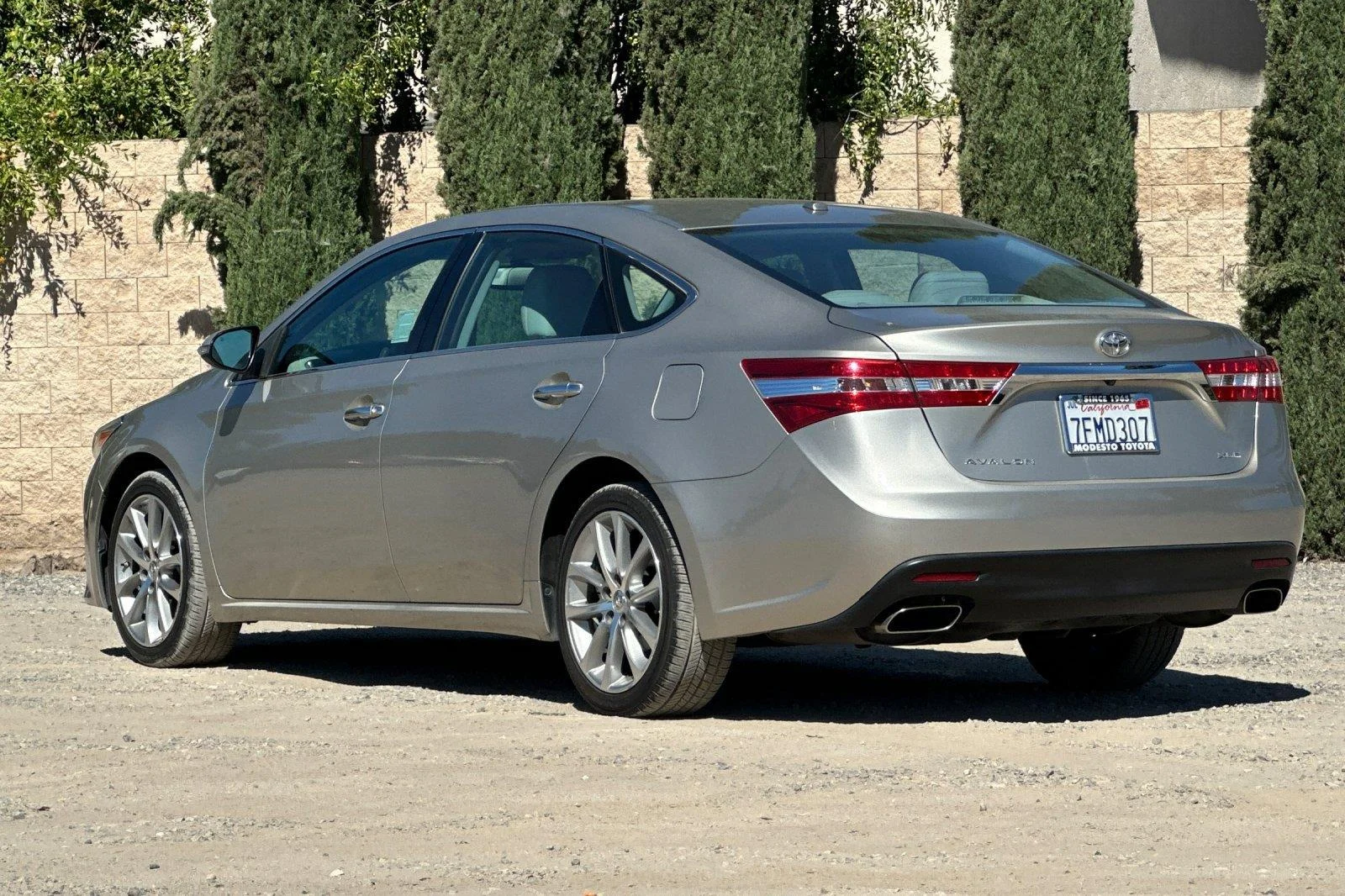 Used 2014 Creme Brulee Mica Toyota XLE Touring image 6