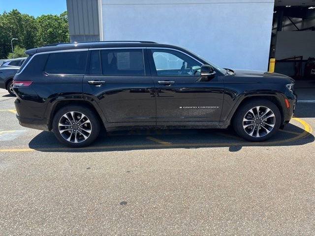 Used 2023 Diamond Black Crystal Pearlcoat Jeep Overland image 4