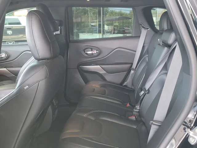 Certified Used 2021 Black Jeep Latitude Lux image 14