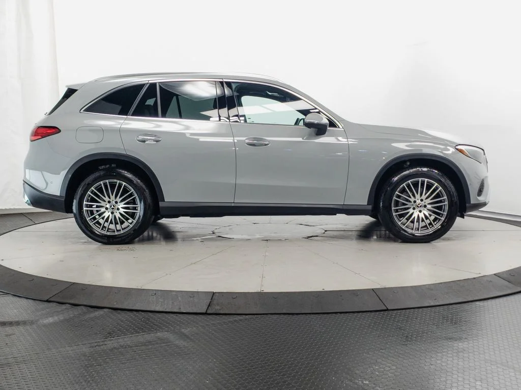 Certified Used 2026  Mercedes-Benz GLC 300 image 30