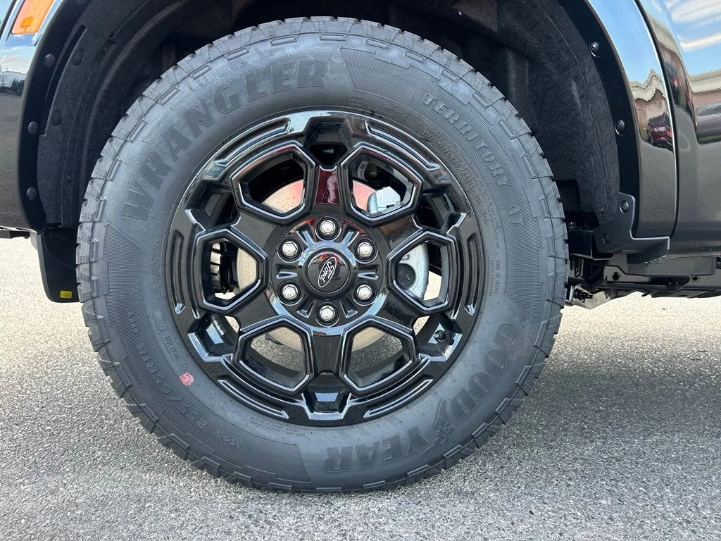 New 2026 Shadow Black Ford XLT image 32