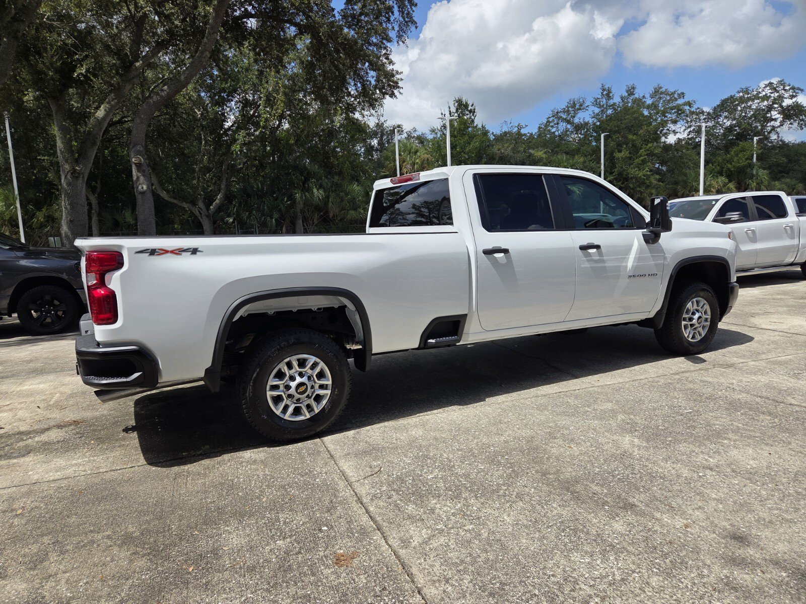 New 2026 Summit White Chevrolet WT image 7