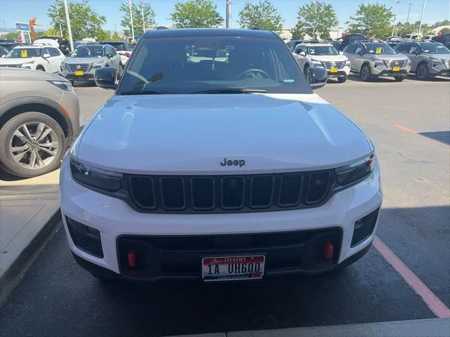 Used 2022 White Jeep Trailhawk image 9
