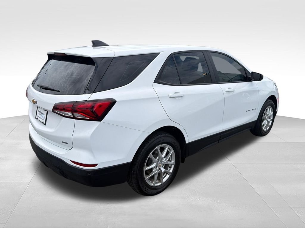 Used 2022 White Chevrolet LS image 5