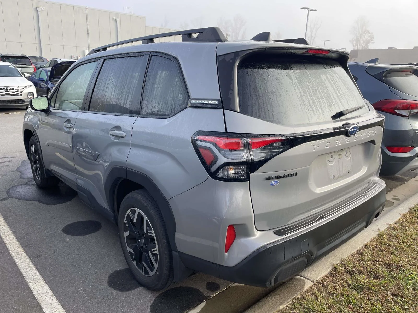 Used 2025 River Rock Pearl Subaru Premium image 3