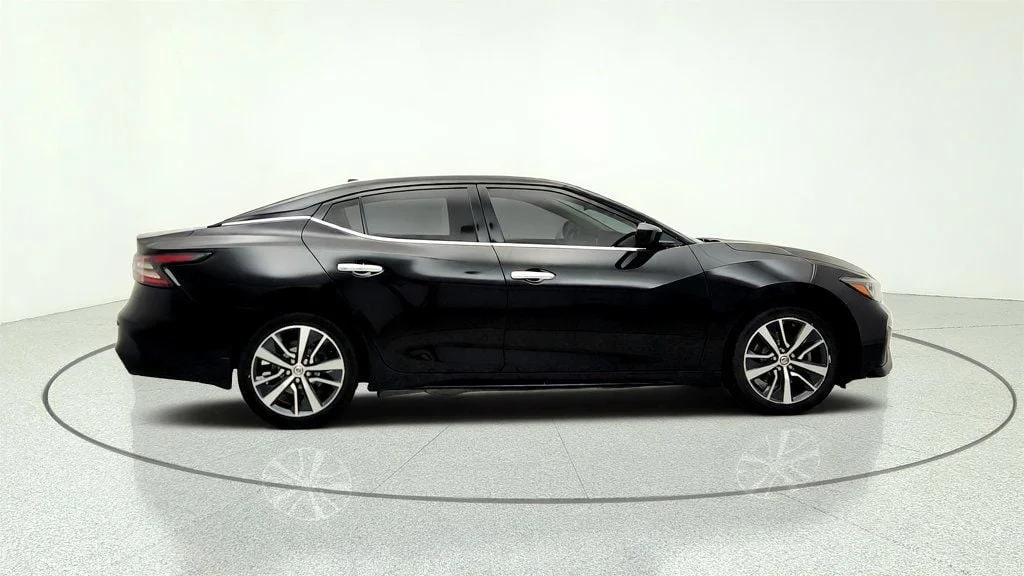 Used 2020 Super Black Nissan S 3.5L image 4