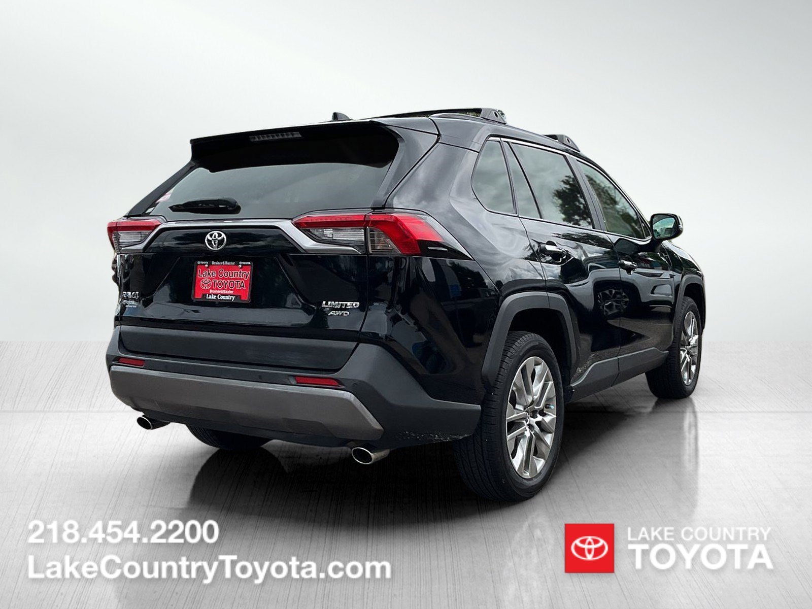 Used 2019 Midnight Black Metallic Toyota Limited image 5