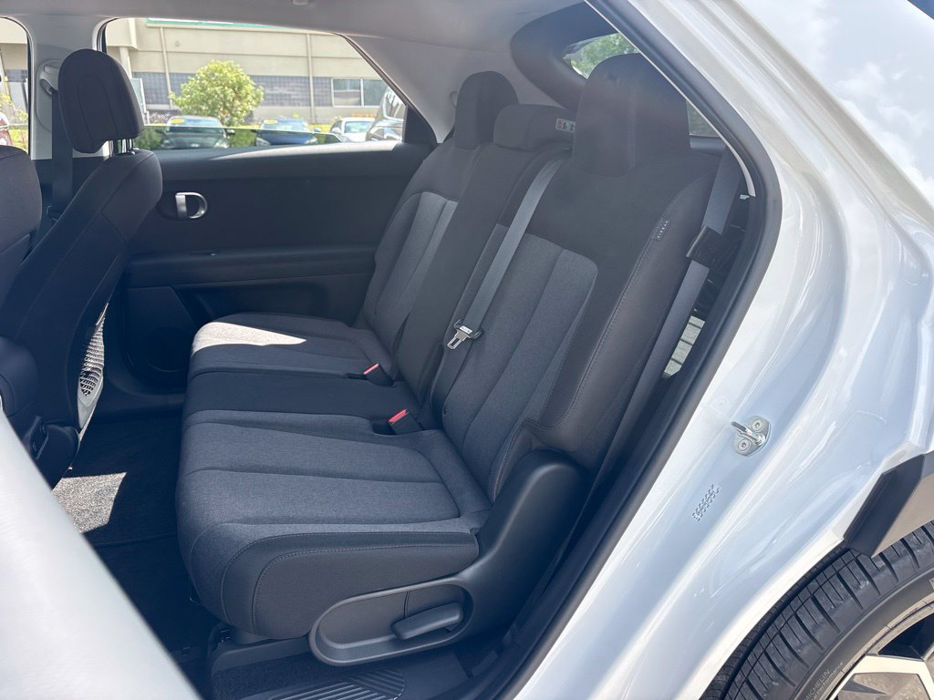 Used 2024 White Hyundai SEL image 13