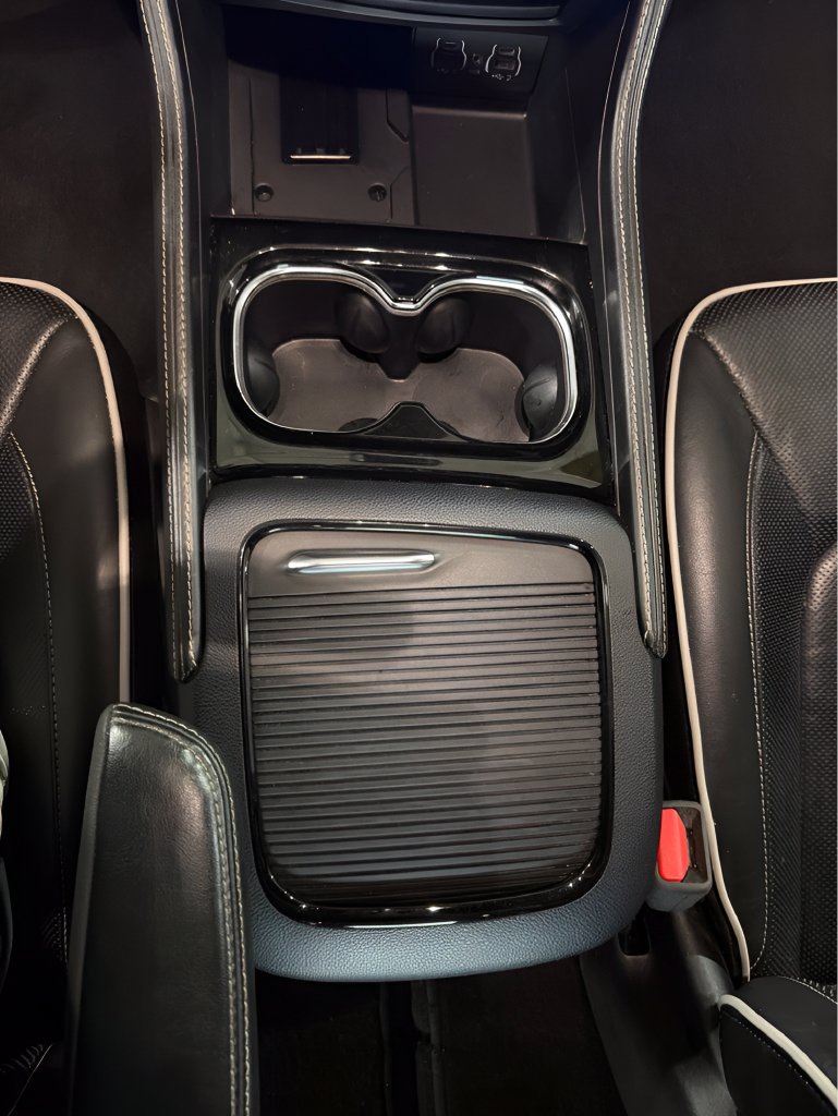 Used 2025  Chrysler Limited image 26