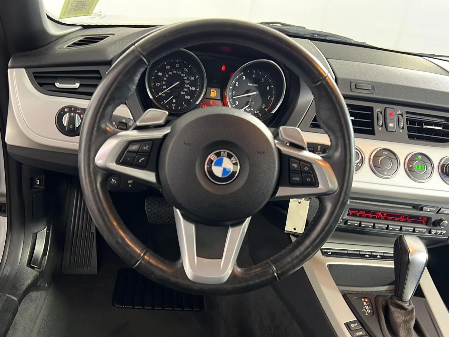 Used 2009 Titanium Silver Metallic BMW sDrive30i image 15