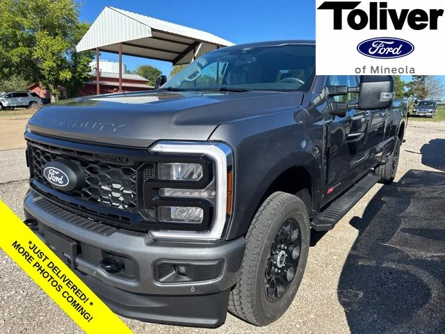 2027 Ford Super Duty F-350® Lariat®