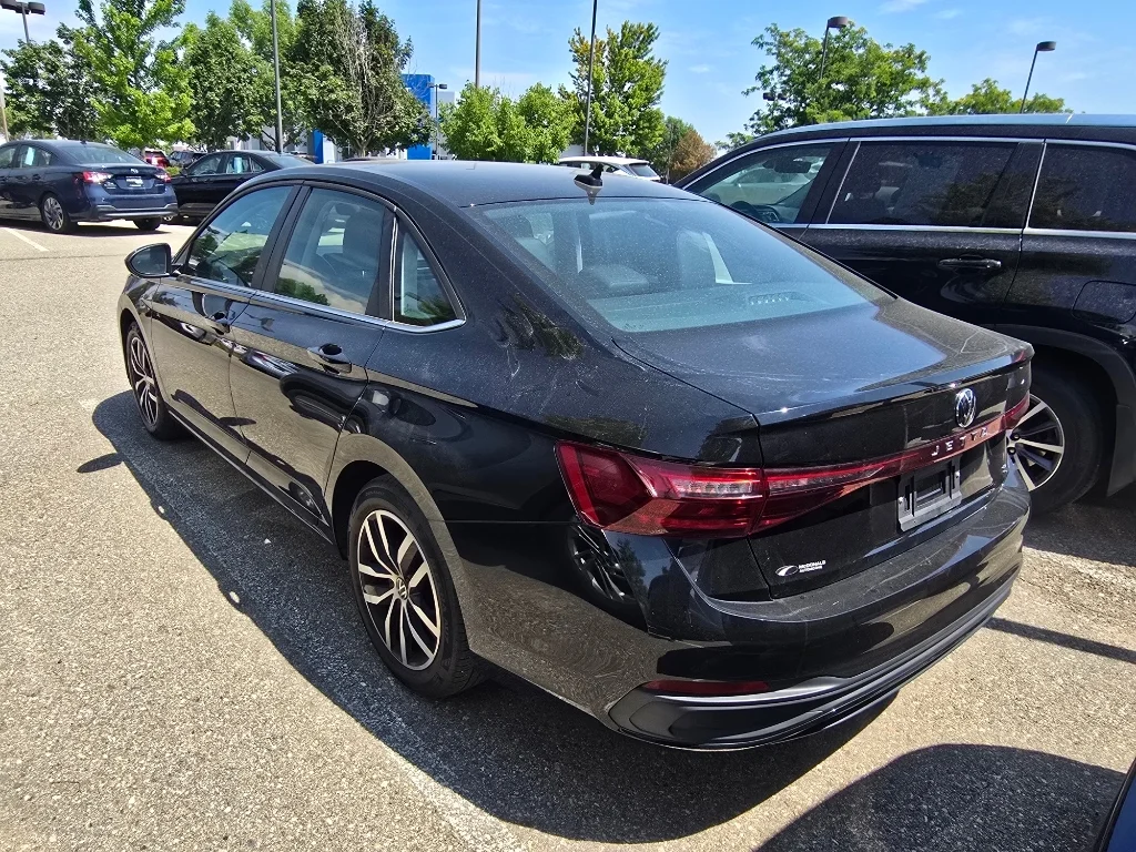 Used 2025 Deep Black Pearl Volkswagen SE image 3
