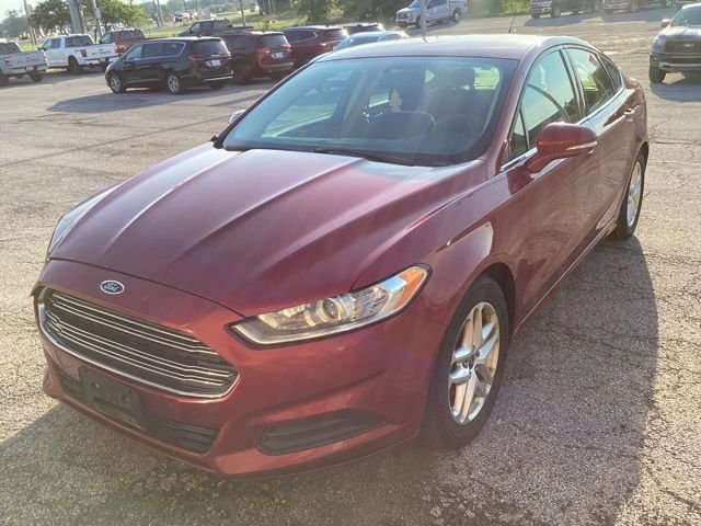 Used 2014 Red Ford SE image 2