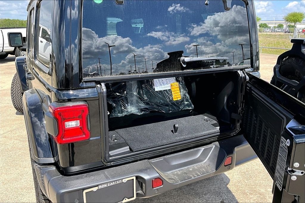 New 2026 Jeep Wrangler Sahara 4D Sport Utility