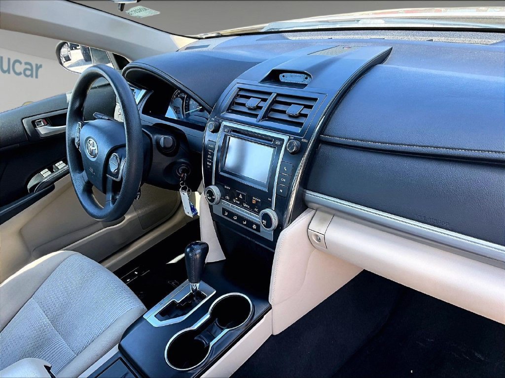 Used 2012  Toyota LE image 14