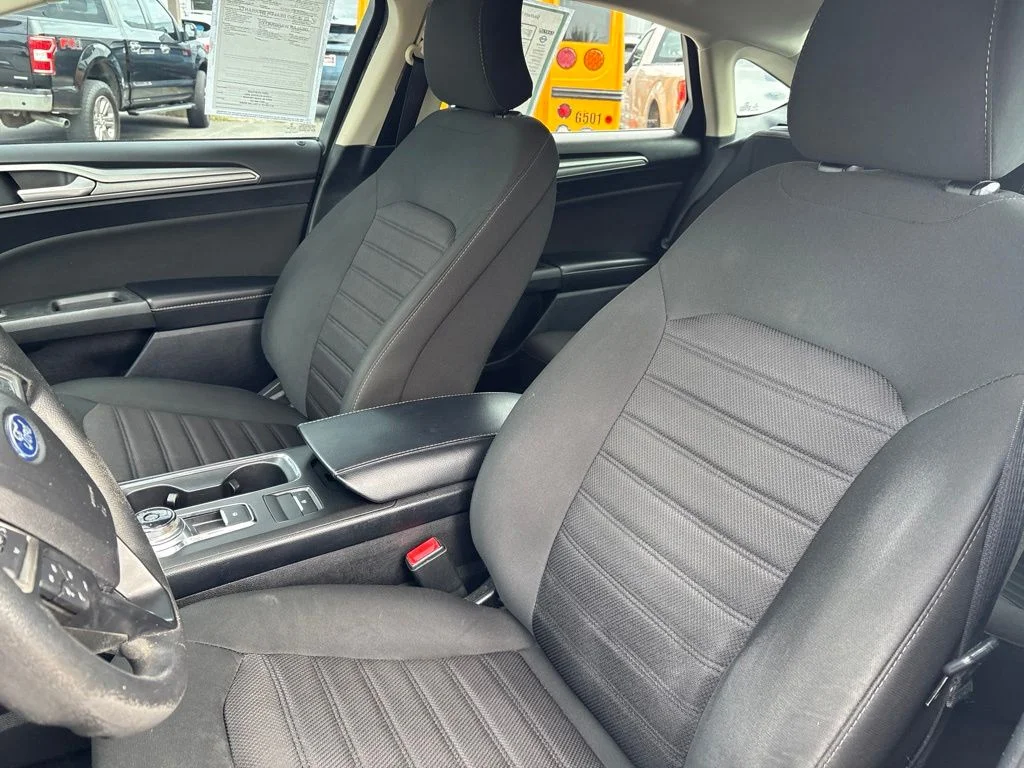 Used 2019 Silver Ford SE image 14