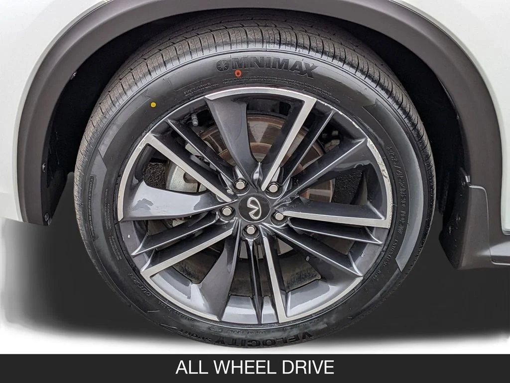 Used 2023 White INFINITI SPORT image 11