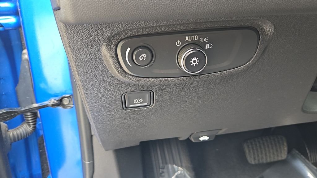 Used 2024 Blue GMC SLE image 9
