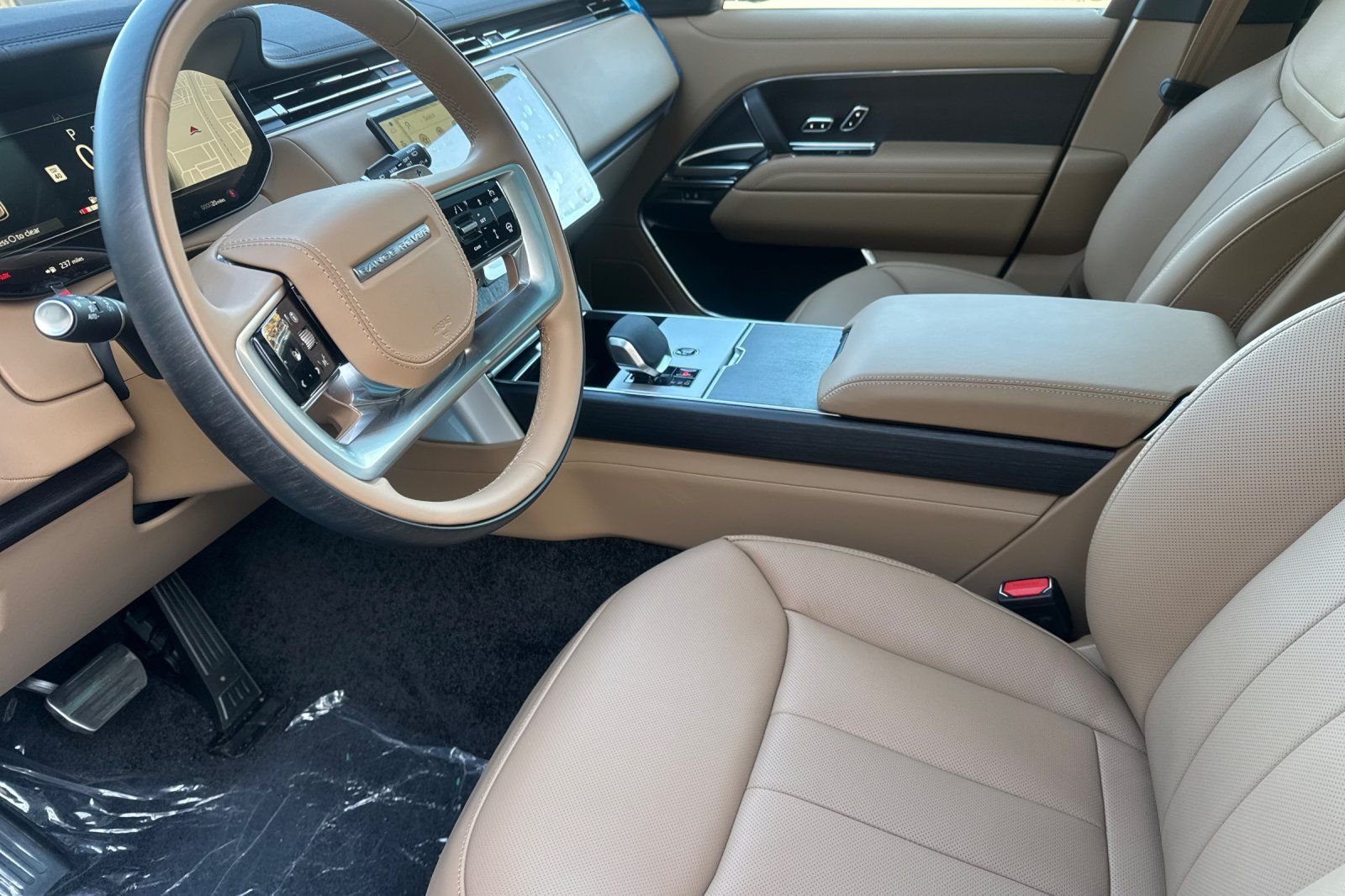 New 2026 Belgravia Green Land Rover SE image 9