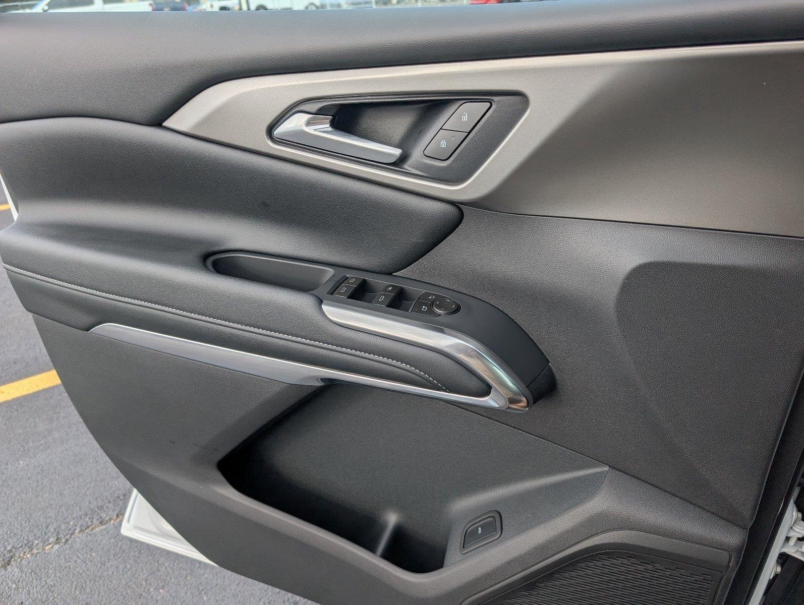 New 2027 Summit White Chevrolet LT image 14