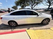 Used 2018 IRIDESCENT PEARL TRICOAT Chevrolet LT image 1