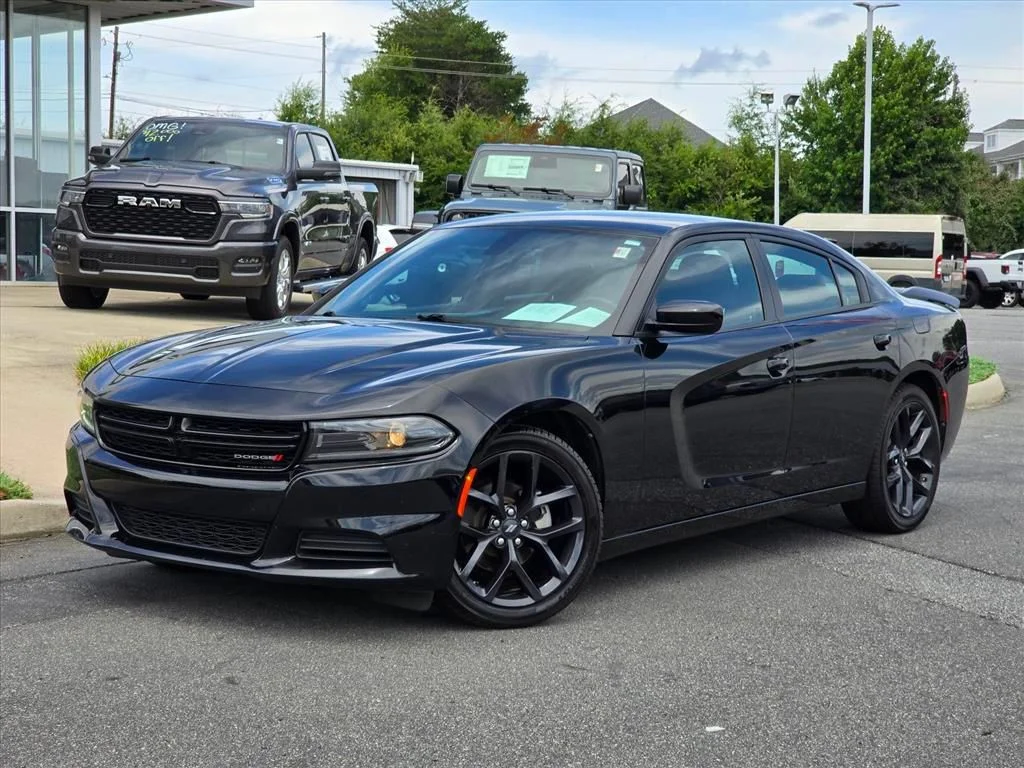 Used 2022 Black Dodge SXT image 2