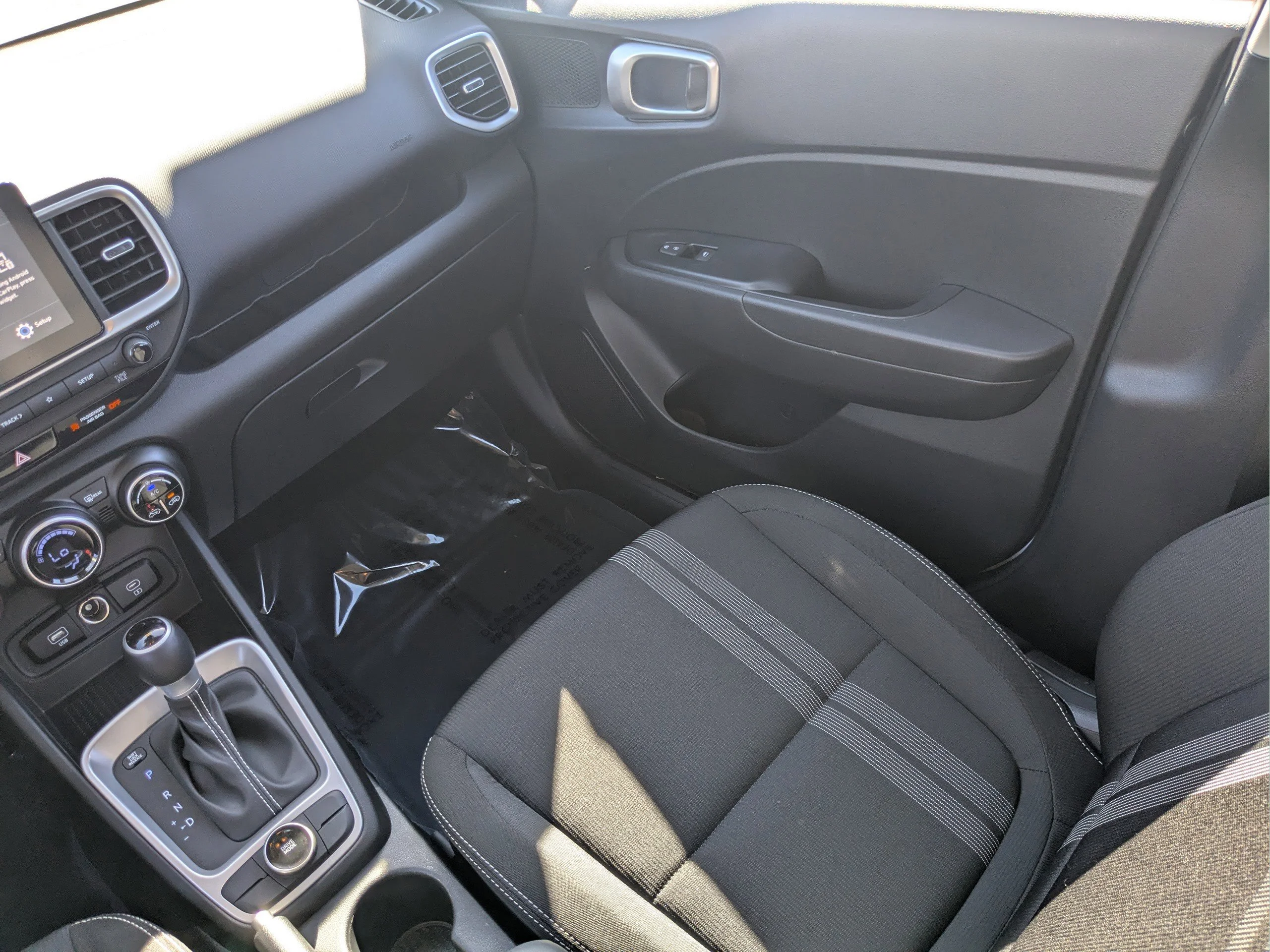Used 2025 Lunar White Hyundai SEL image 16