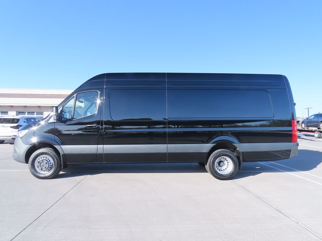 Used 2025  Mercedes-Benz Cargo 170 WB image 8