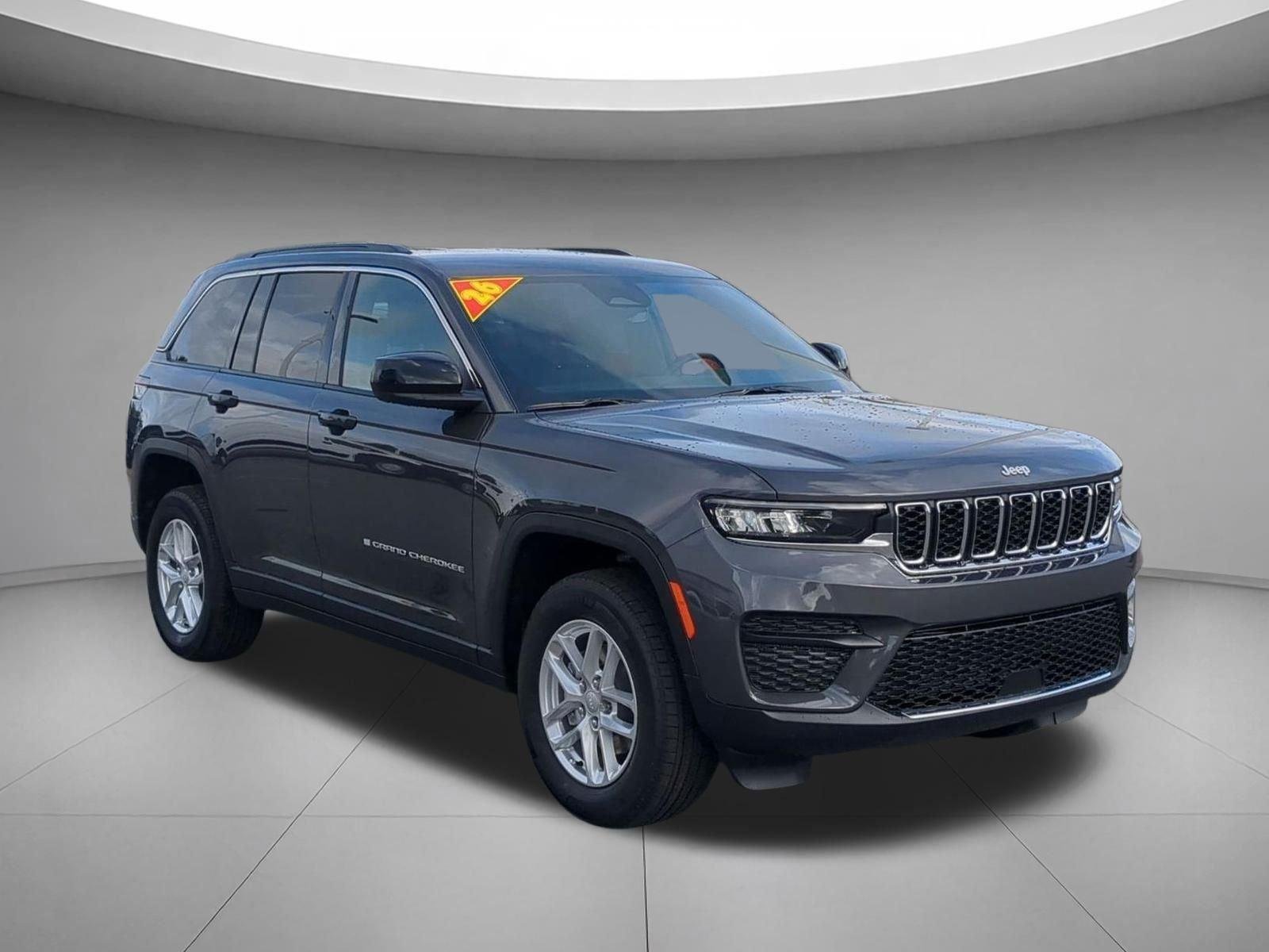 New 2026 Baltic Gray Metallic Clear-Coat Exterior Paint Jeep Laredo image 7