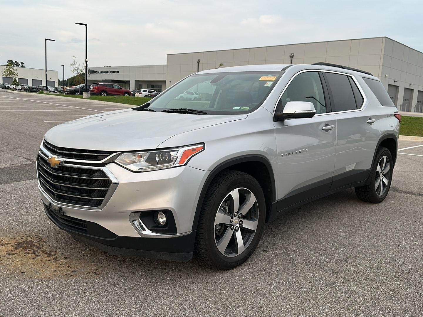 Used 2021 Chevrolet Traverse 3LT with VIN 1GNEVHKW8MJ213292 for sale in Kansas City