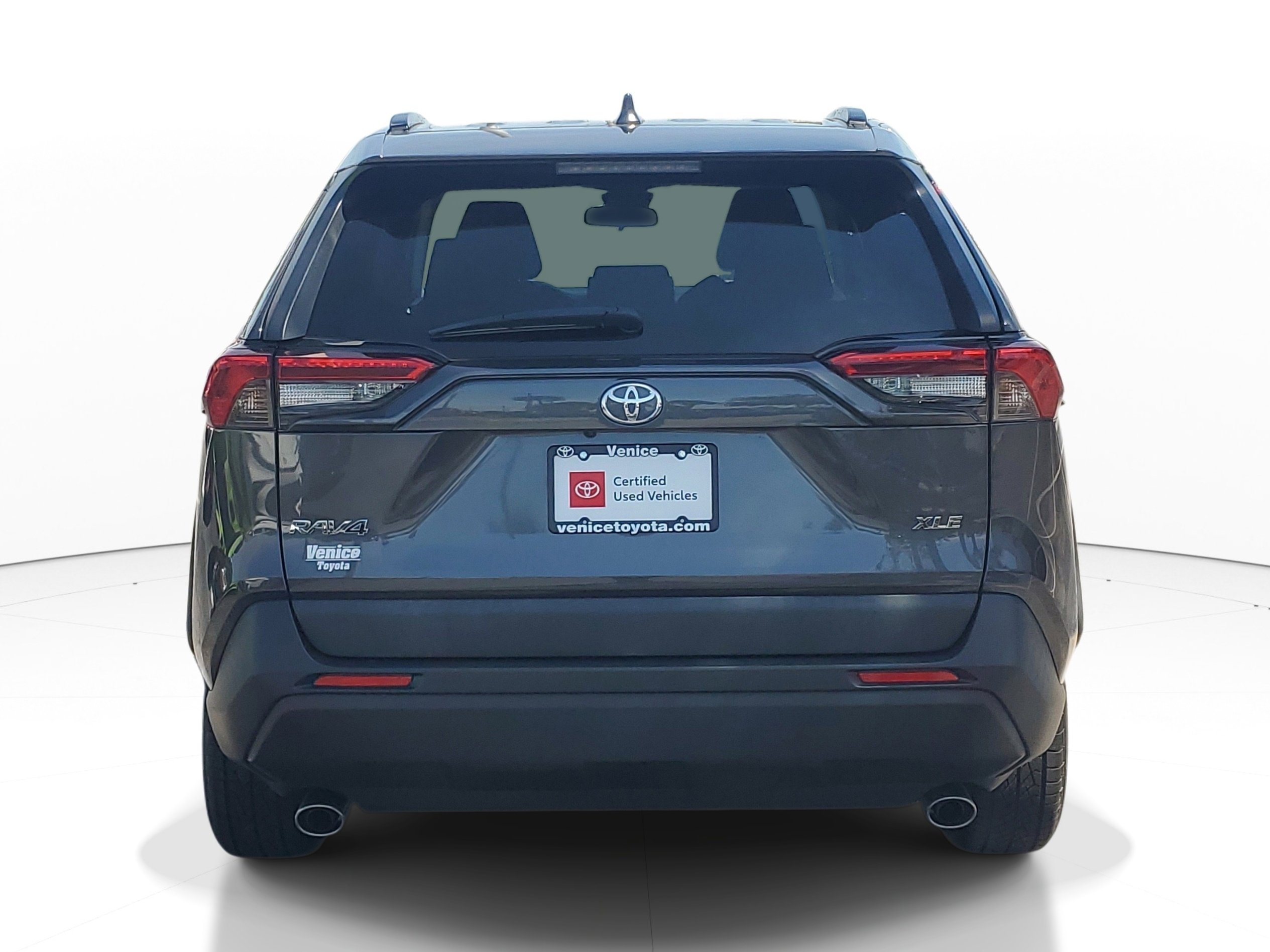Used 2020 Magnetic Gray Metallic Toyota XLE image 4
