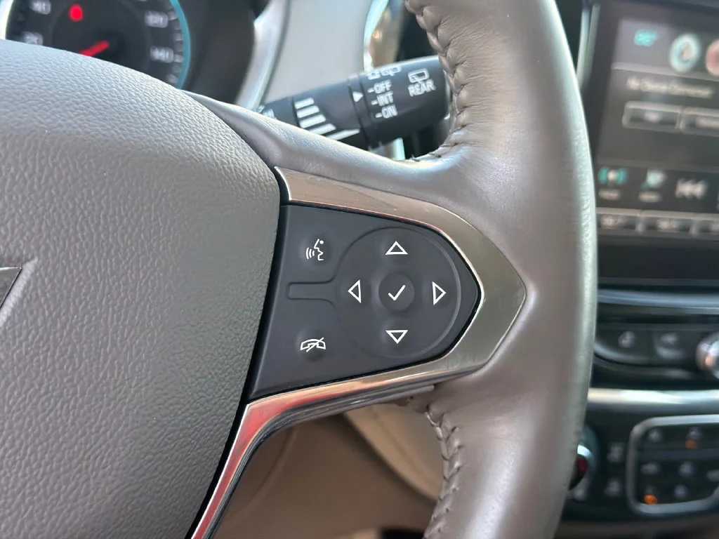 Used 2018 White Chevrolet 3LT image 28