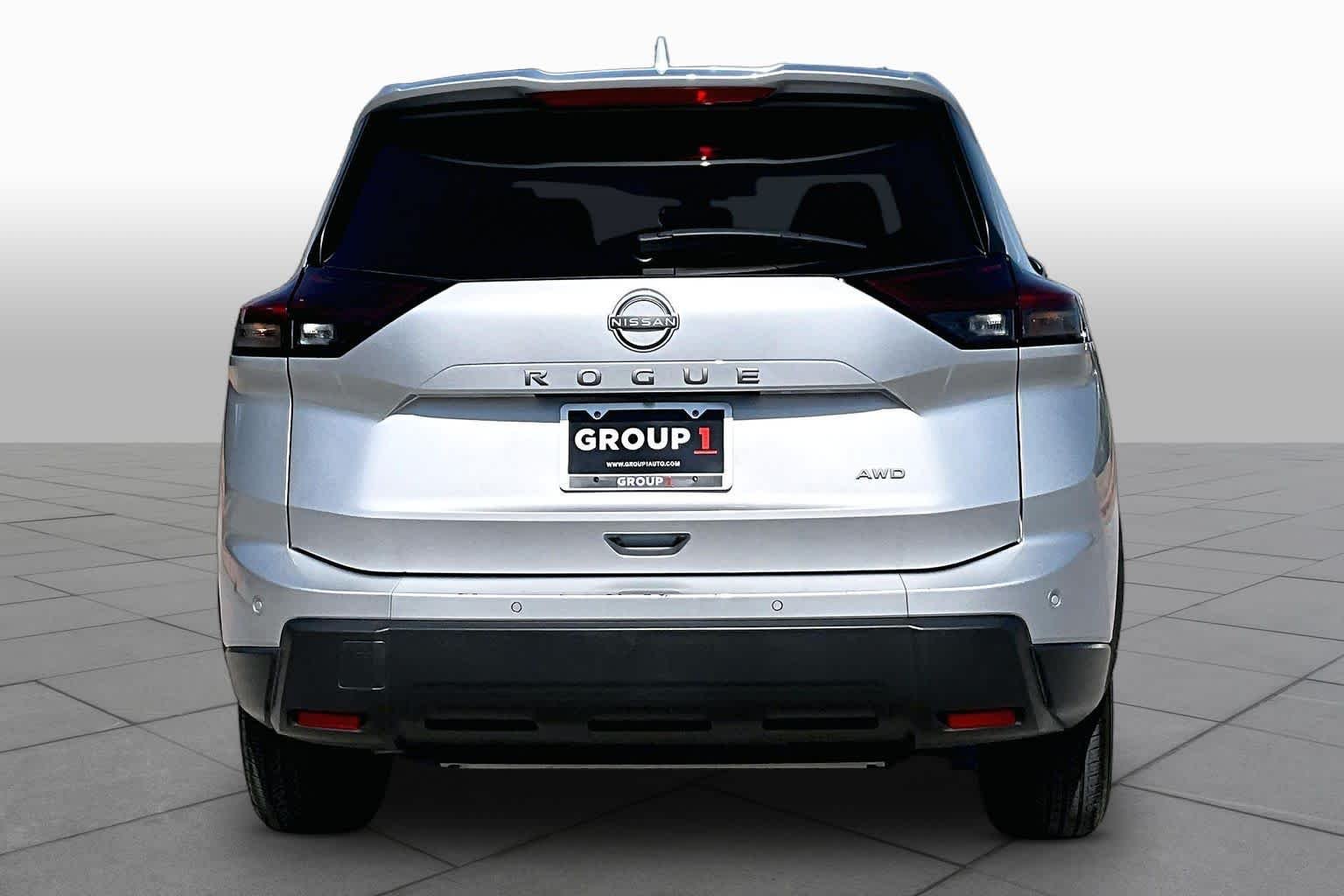 Used 2025 Brilliant Silver Metallic Nissan SV image 5