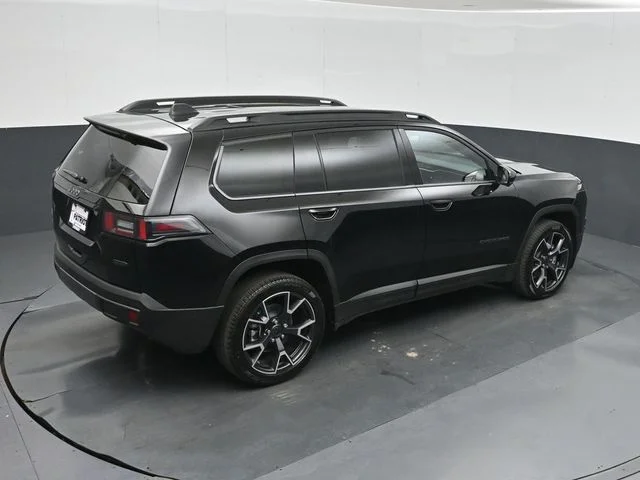 New 2026 Diamond Black Crystal Pearl-Coat Exterior Paint Jeep Overland image 34