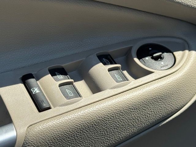 Used 2014 White Ford SE image 15