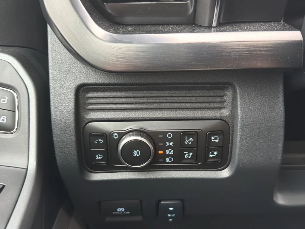 New 2026 Glacier Gray Metallic Tri-Coat Ford F-250® Lariat® image 36