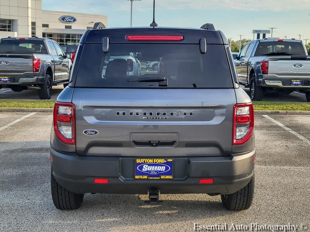 Used 2022 Gray Metallic Ford Outer Banks image 5