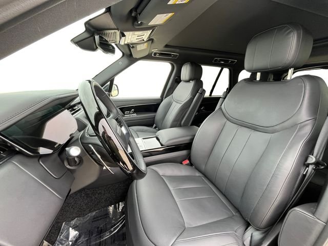 Used 2025  Land Rover SE image 10