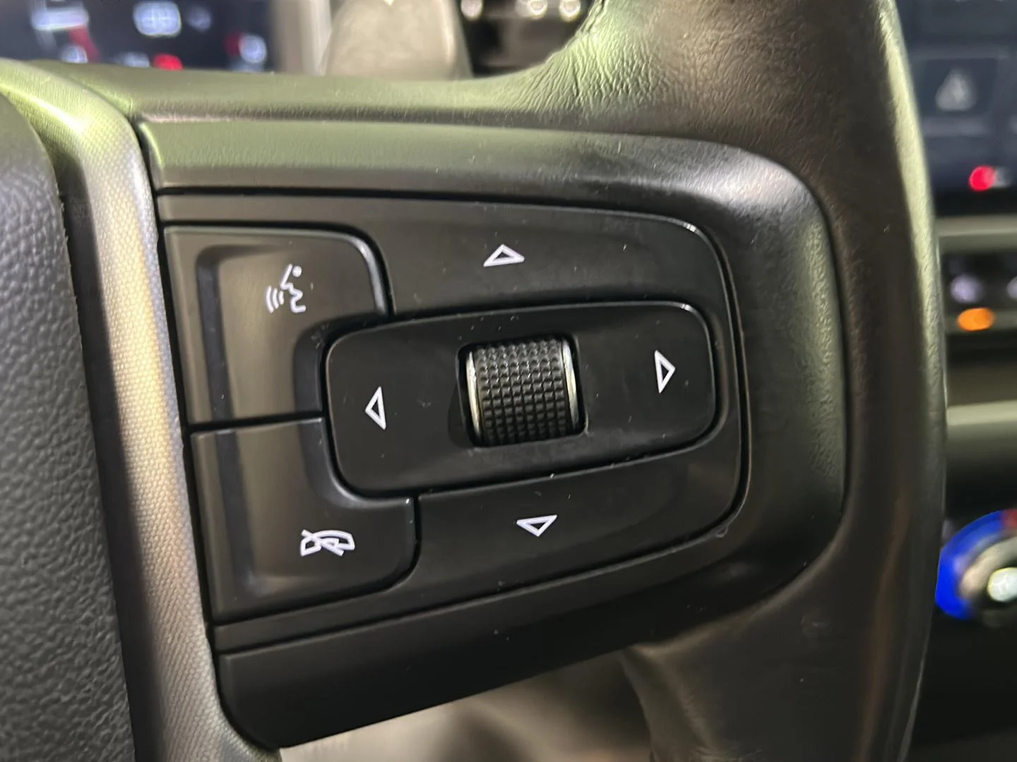 Used 2022 Summit White GMC SLT image 25