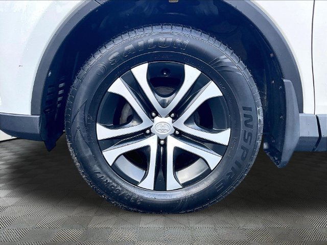 Used 2018 Super White Toyota LE image 9