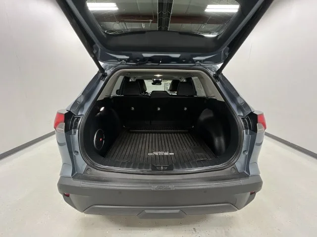 Used 2023  Toyota XLE image 27