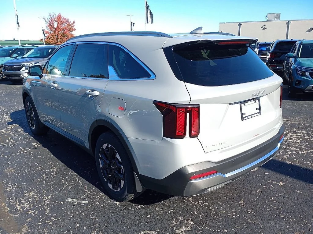 New 2026 Wolf Gray Kia S image 5