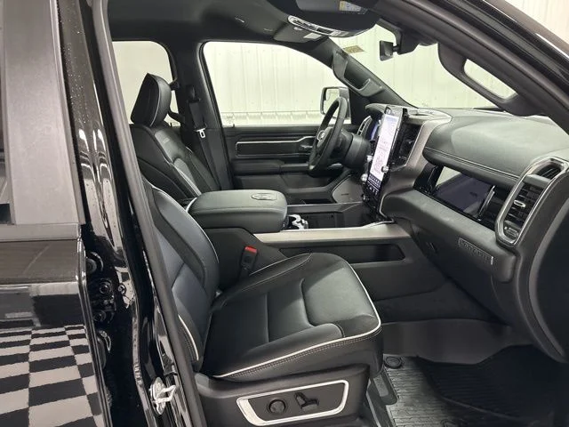 New 2026 Diamond Black Crystal Pearl-Coat Exterior Paint RAM Laramie image 36