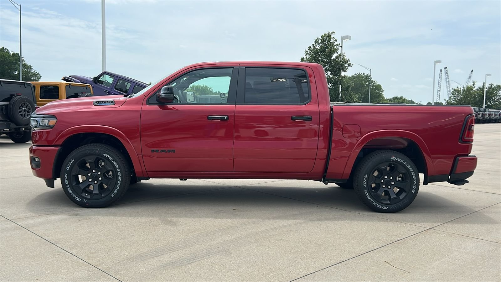 New 2026 Molten Red Pearl-Coat Exterior Paint RAM Big Horn/Lone Star image 7