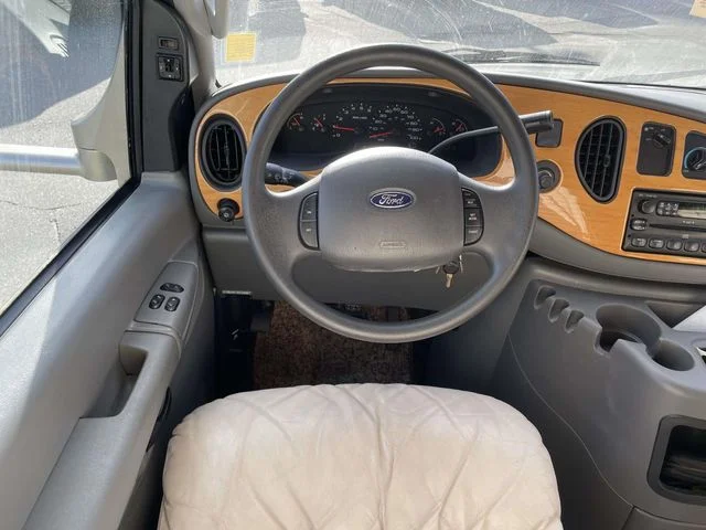 Used 2004  Ford Standard image 22